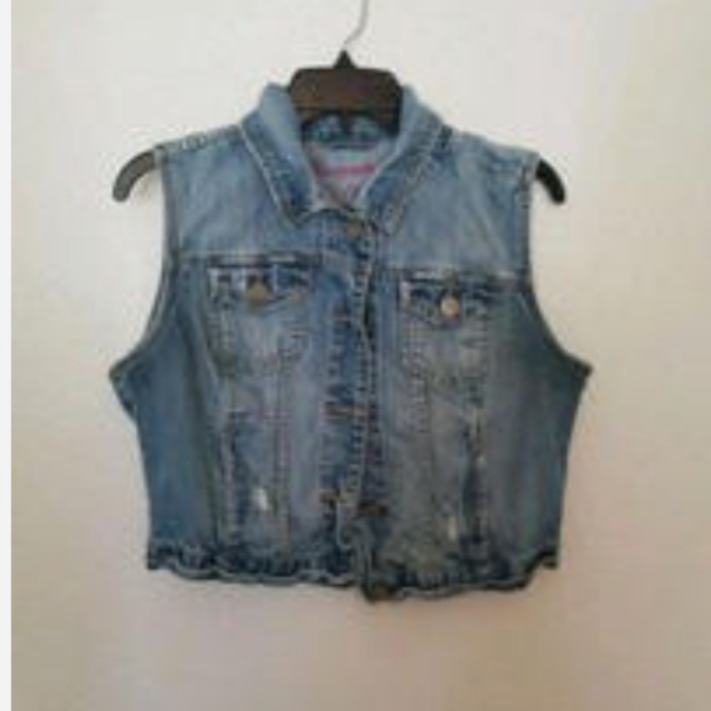Sleeveless Jean jacket